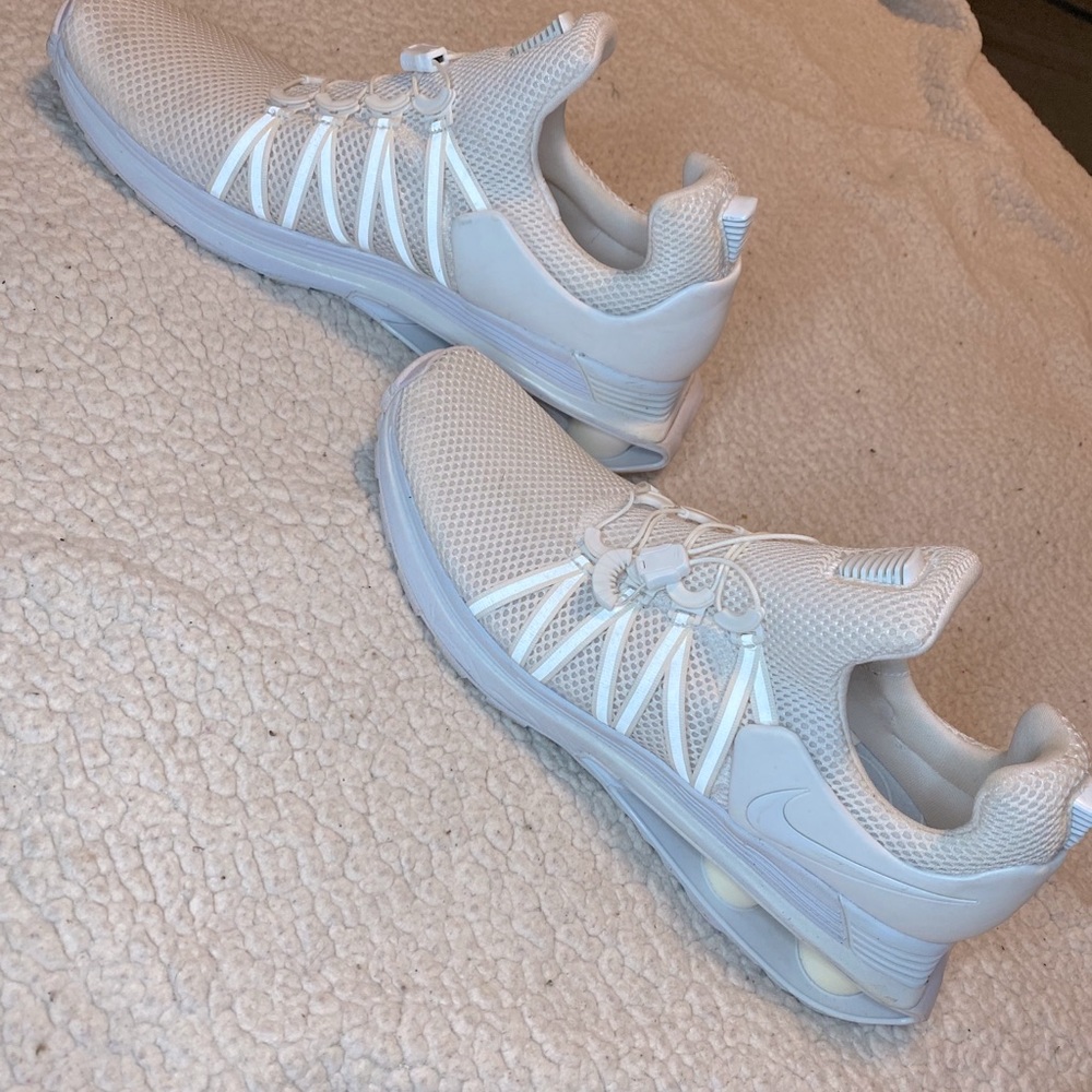 White Nike Shox 10.5